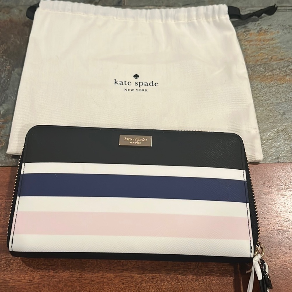 Kate Spade ♠️ wallet/wristlet
